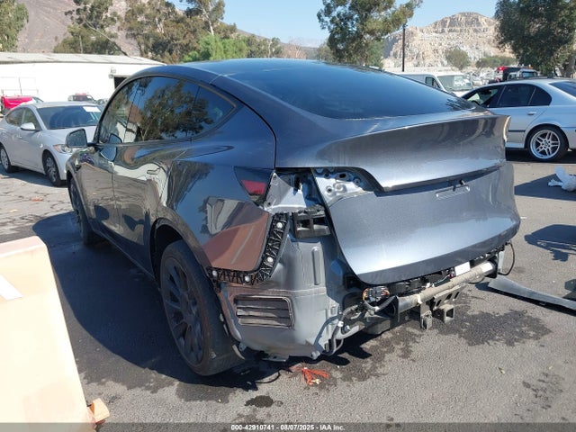 2023 TESLA MODEL Y 7SAYGDEE0PA128759 Photo 2