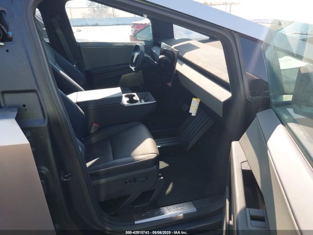 2025 TESLA CYBERTRUCK 7G2CEHEE1SA062023 Photo 4
