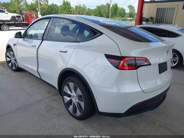 2021 TESLA MODEL Y 5YJYGAEE2MF189900 Photo 2