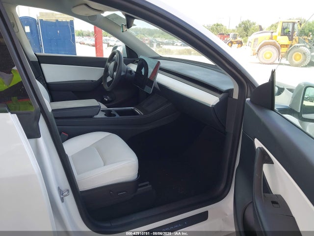 2021 TESLA MODEL Y 5YJYGAEE2MF189900 Photo 4