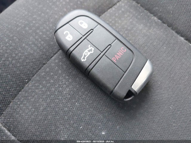1C3CCCAB7GN166250 Chrysler 200