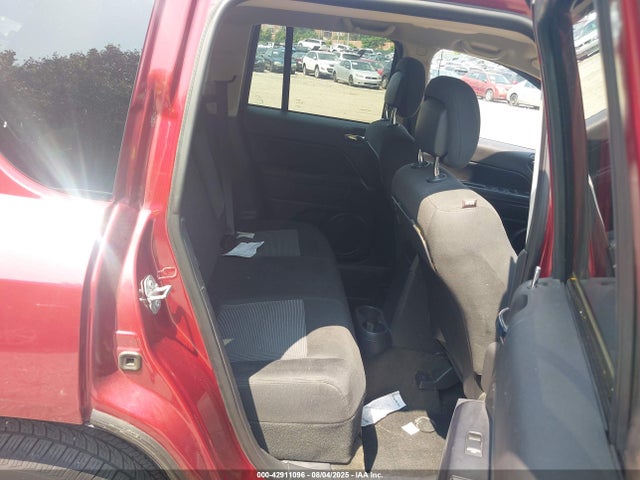 Jeep 2016 2016 1C4NJDBB3GD686983 Image 8