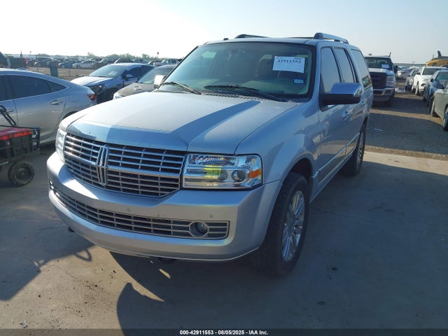 5LMJJ2J53EEL03008 Lincoln Navigator
