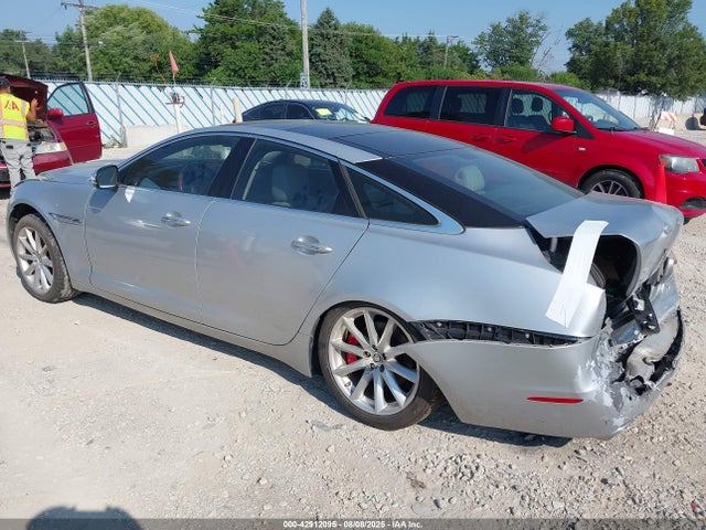 2012 JAGUAR XJ SAJWA1CB0CLV24845 Photo 2