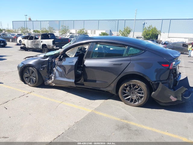 2024 TESLA MODEL 3 5YJ3E1EB6RF812903 Photo 2