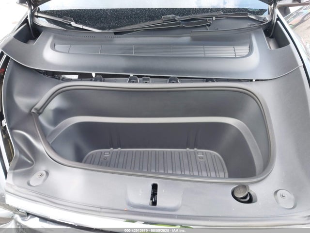 2026 TESLA MODEL Y 7SAYGDED4TF377182 Photo 9