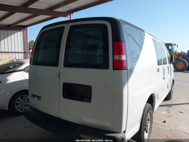 Chevrolet l20 2015 1GCWGFCF4F1228126 Image 4