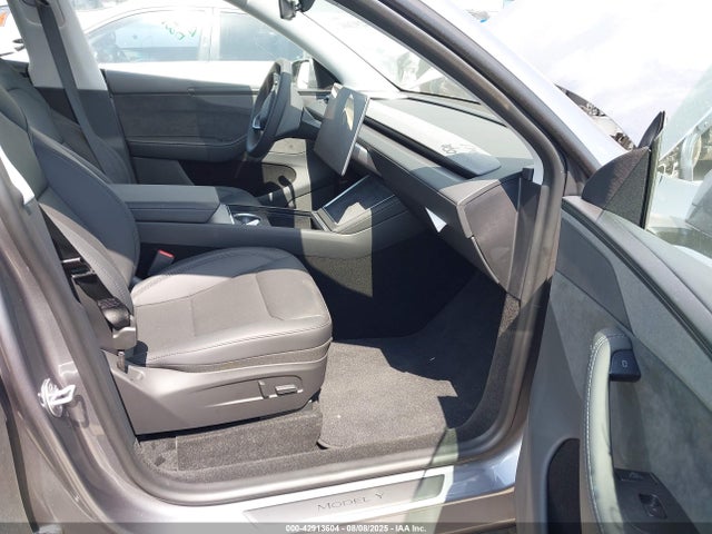 2026 TESLA MODEL Y 7SAYGDEE9TA428228 Photo 4
