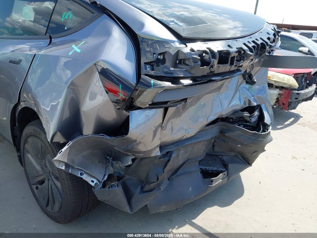 2026 TESLA MODEL Y 7SAYGDEE9TA428228 Photo 5