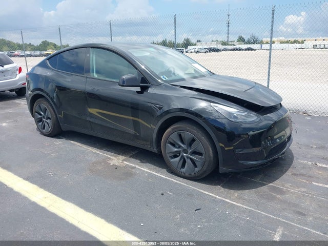 2024 TESLA MODEL Y 7SAYGDEDXRA329465 Photo 0