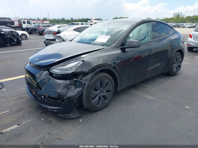2024 TESLA MODEL Y 7SAYGDEDXRA329465 Photo 1