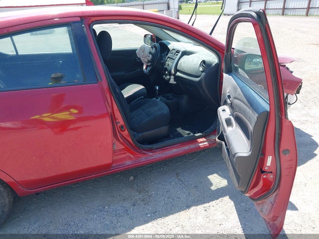 3N1CN7AP7EL825968 Nissan 2014