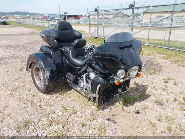 2016 HARLEY-DAVIDSON FLHTCUTG 1HD1MAL12GB861423