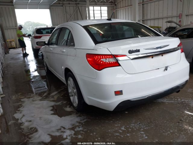 2013 CHRYSLER 200 1C3CCBBB3DN597219 Photo 2