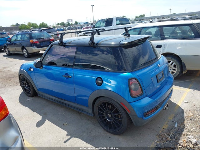 2011 MINI COOPER S WMWSV3C59BTY24273 Photo 2