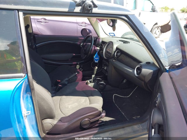 2011 MINI COOPER S WMWSV3C59BTY24273 Photo 4