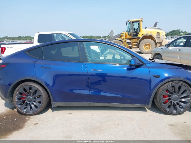 Tesla Model Y 2023 7SAYGDEF1PF614332 Image 12