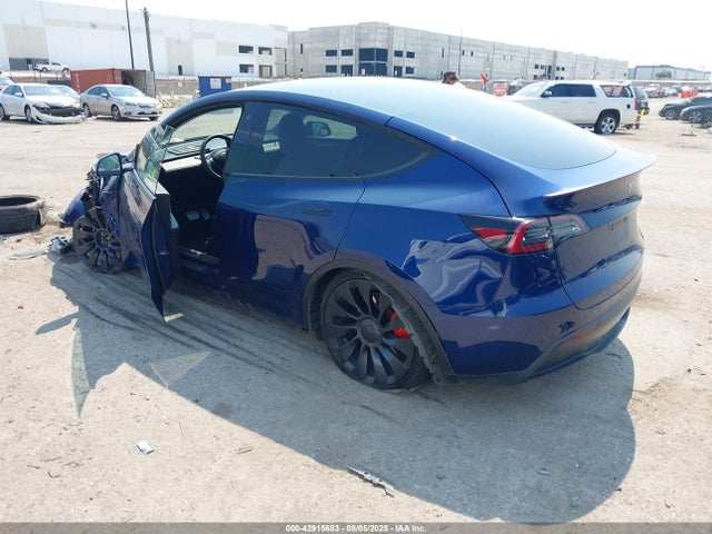 Tesla Model Y 2023 7SAYGDEF1PF614332 Image 3
