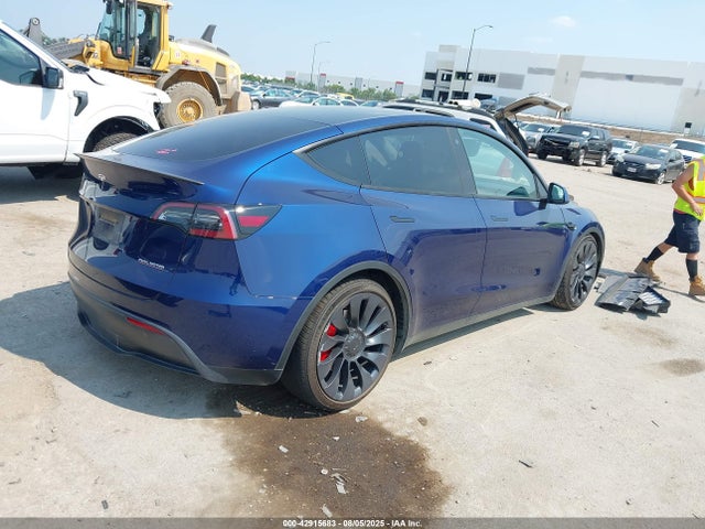 Tesla Model Y 2023 7SAYGDEF1PF614332 Image 4