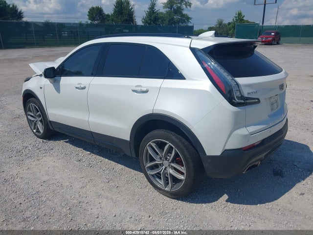 2021 CADILLAC XT4 1GYFZER47MF083085 Photo 2