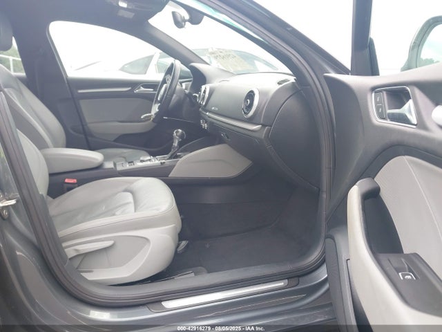 2018 AUDI A3 WAUAUGFF5J1042315 Photo 4