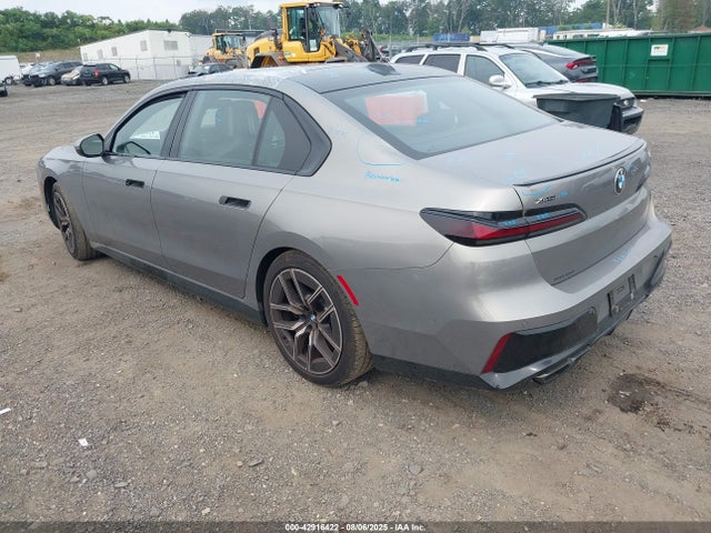 2024 BMW 760 WBA33EJ02RCS46010 Photo 2