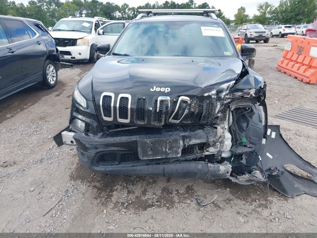 1C4PJLCB8HW573697 Jeep 2017