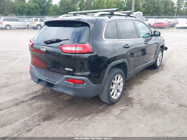 1C4PJLCB8HW573697 Jeep 2017
