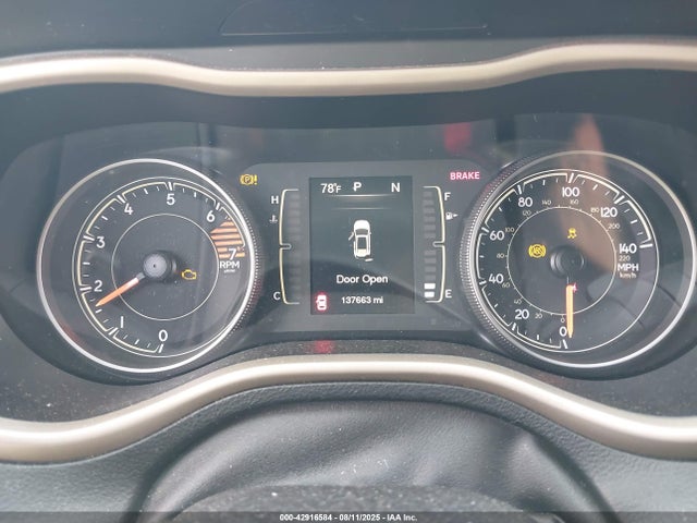 1C4PJLCB8HW573697 Jeep 2017