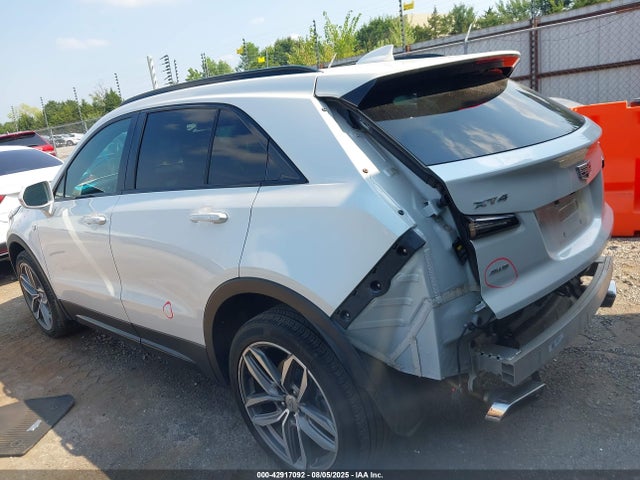 2020 CADILLAC XT4 1GYFZFR49LF011955 Photo 2