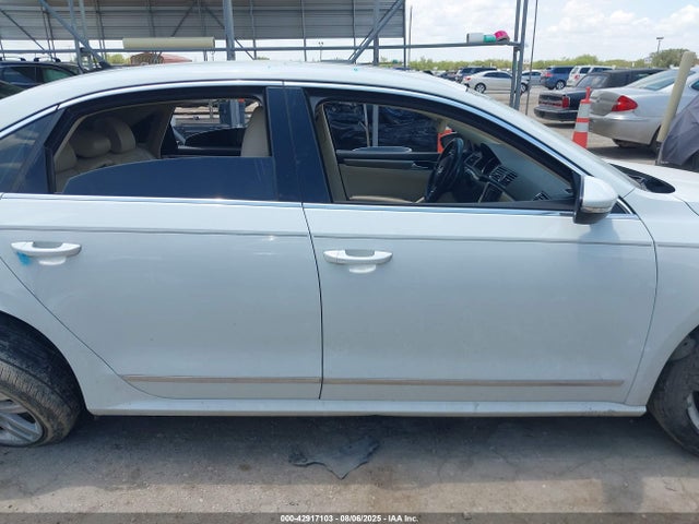 Volkswagen 1.8 tsi 2017 1VWCT7A32HC016388 Image 13