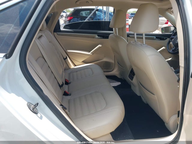Volkswagen 1.8 tsi 2017 1VWCT7A32HC016388 Image 8