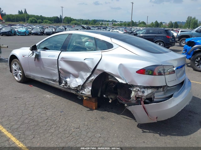 2014 TESLA MODEL S 5YJSA1S13EFP40474 Photo 2