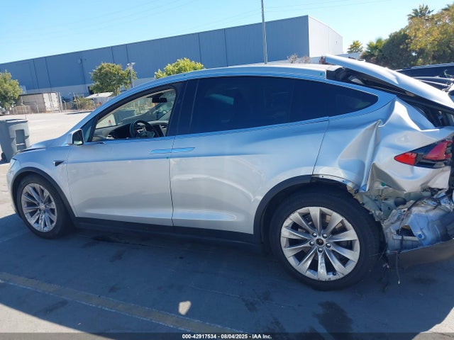 Tesla MODEL X 2016 5YJXCDE29GF027698 Image 14