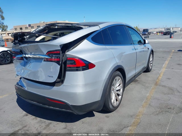 2016 TESLA MODEL X 5YJXCDE29GF027698 Photo 3