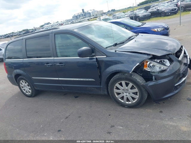 2C4RC1BGXER215784 Chrysler Town and Country