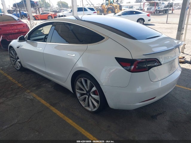 2018 TESLA MODEL 3 5YJ3E1EB1JF106605 Photo 2