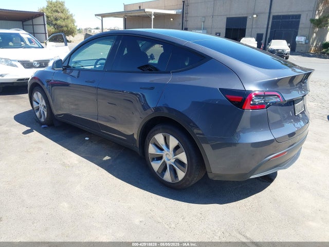 2023 TESLA MODEL Y 7SAYGDEE6PF716037 Photo 2