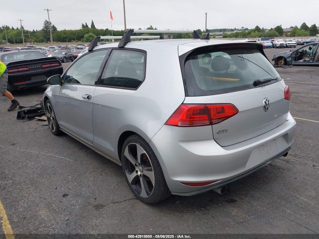 3VWYT7AU7FM087810 Volkswagen 2015