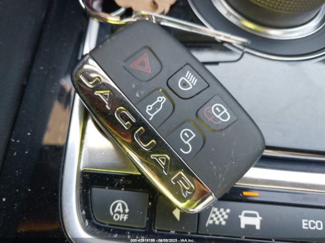 2018 JAGUAR F-PACE SADCM2FV3JA899873 Photo 10