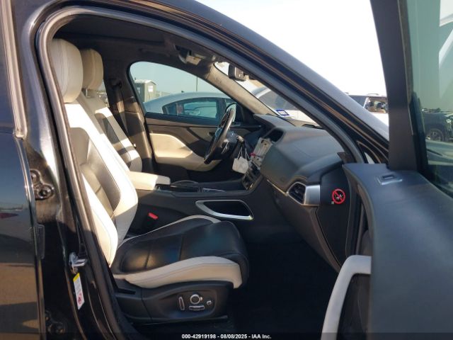 2018 JAGUAR F-PACE SADCM2FV3JA899873 Photo 4
