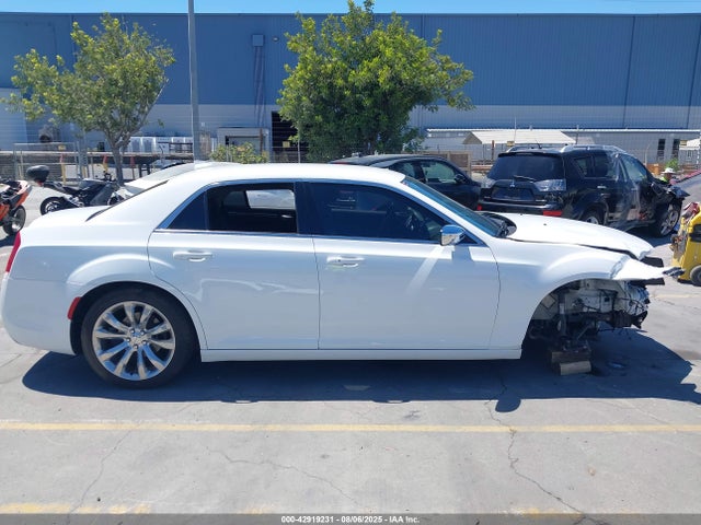 2C3CCAAG3MH516235 Chrysler 300