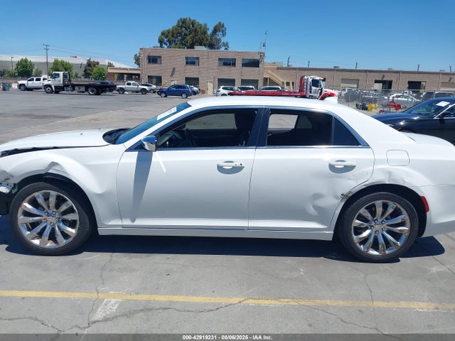 2C3CCAAG3MH516235 Chrysler 300
