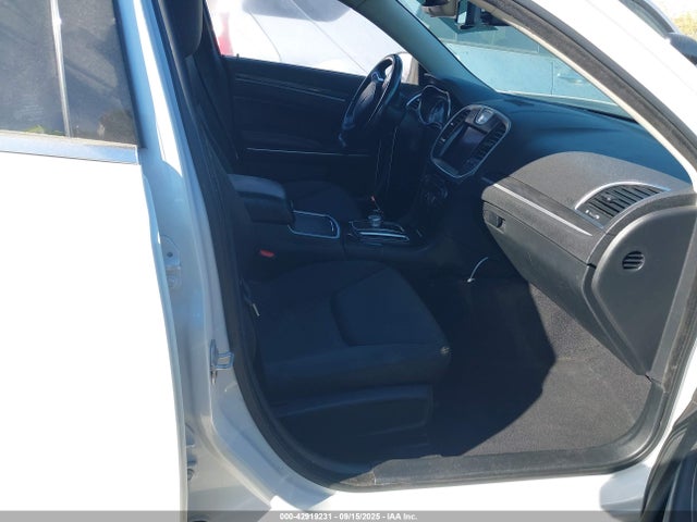 2C3CCAAG3MH516235 Chrysler 300