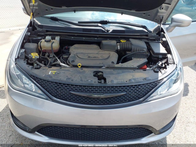 Chrysler Pacifica 2019 2C4RC1FG0KR574955 Image 10