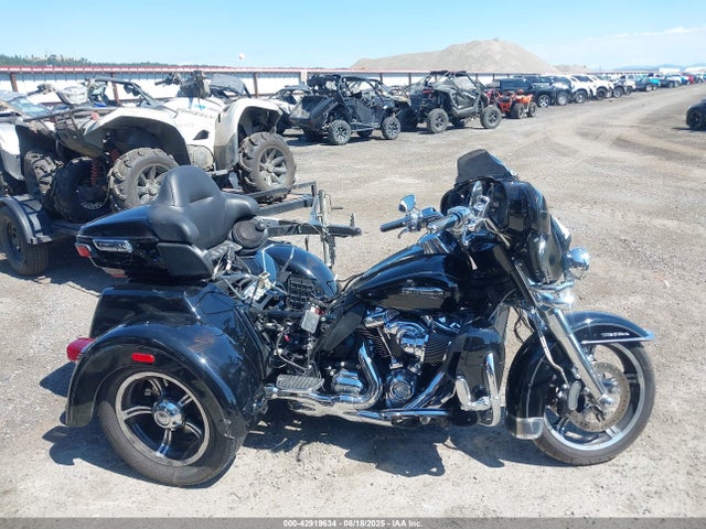 1HD1MAD11HB854799 Harley-Davidson Tri Glide Ultra
