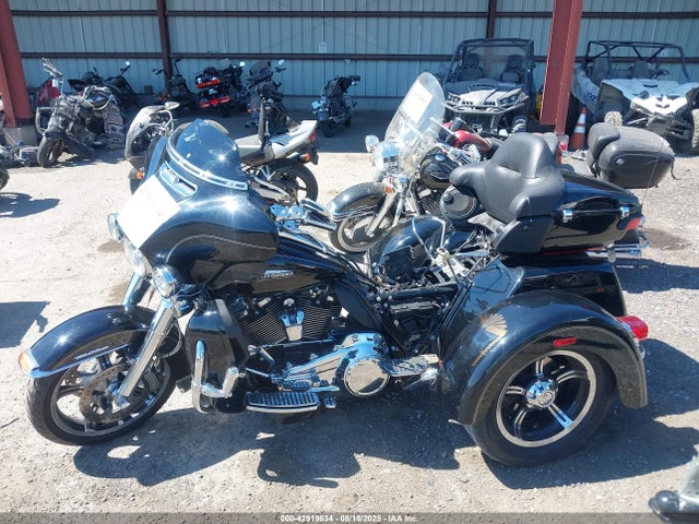1HD1MAD11HB854799 Harley-Davidson Tri Glide Ultra