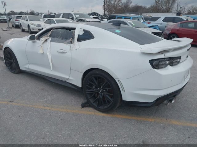 2017 CHEVROLET CAMARO 1G1FK1R60H0203623 Photo 2