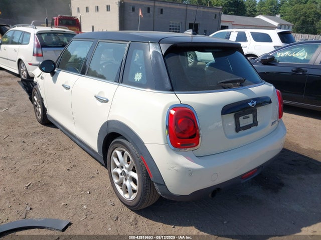 2016 MINI HARDTOP WMWXU1C57G2D08877 Photo 2