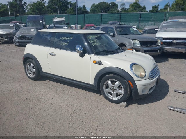 2009 MINI COOPER WMWMF33559TW73237 Photo 0